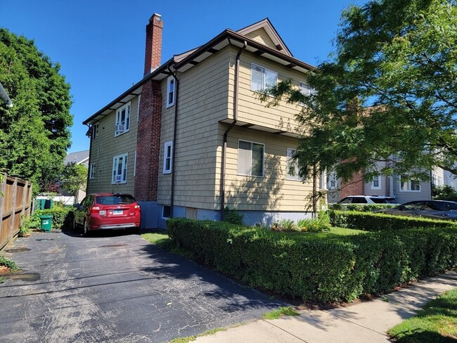 Building Photo - 49 Leslie Rd