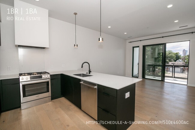 Building Photo - Luxury Apartment in Uptown Denver!