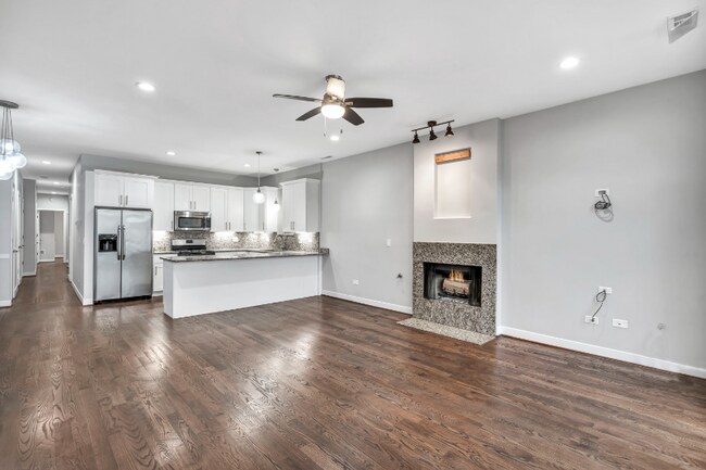 Building Photo - 421 E 45th St