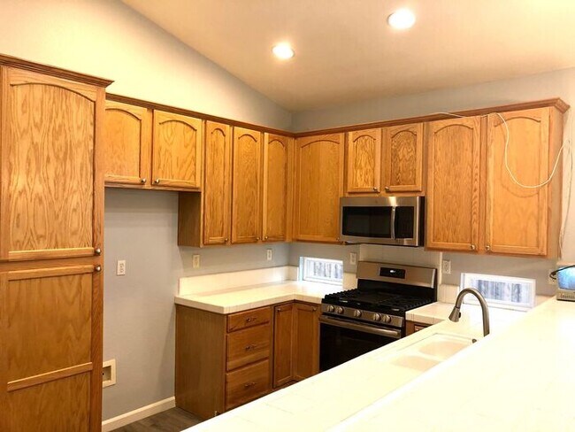 Building Photo - 7563 Shelby St