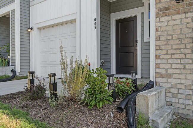 Foto del edificio - Furnished 3-Bed Townhouse in Durham