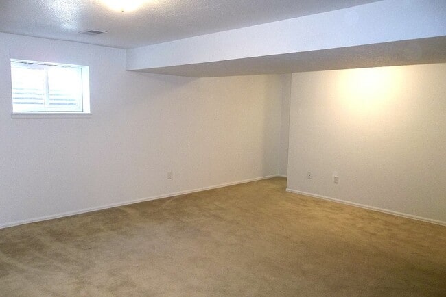 Building Photo - 1371 Westwood Dr