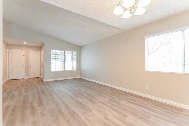 Foto del edificio - 2562 Machado Dr