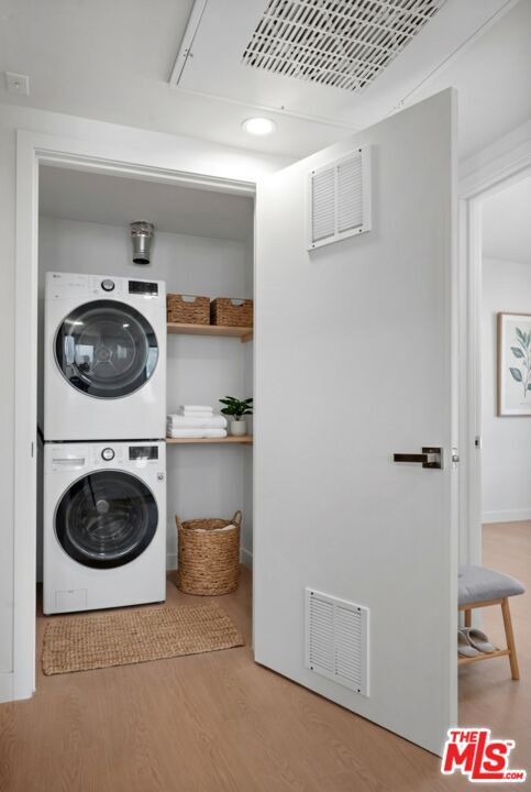 Foto del edificio - 1717 Winona Blvd