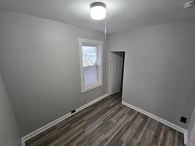 Building Photo - 2330 W 30th St