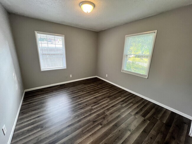 Building Photo - 221 Devonshire Dr