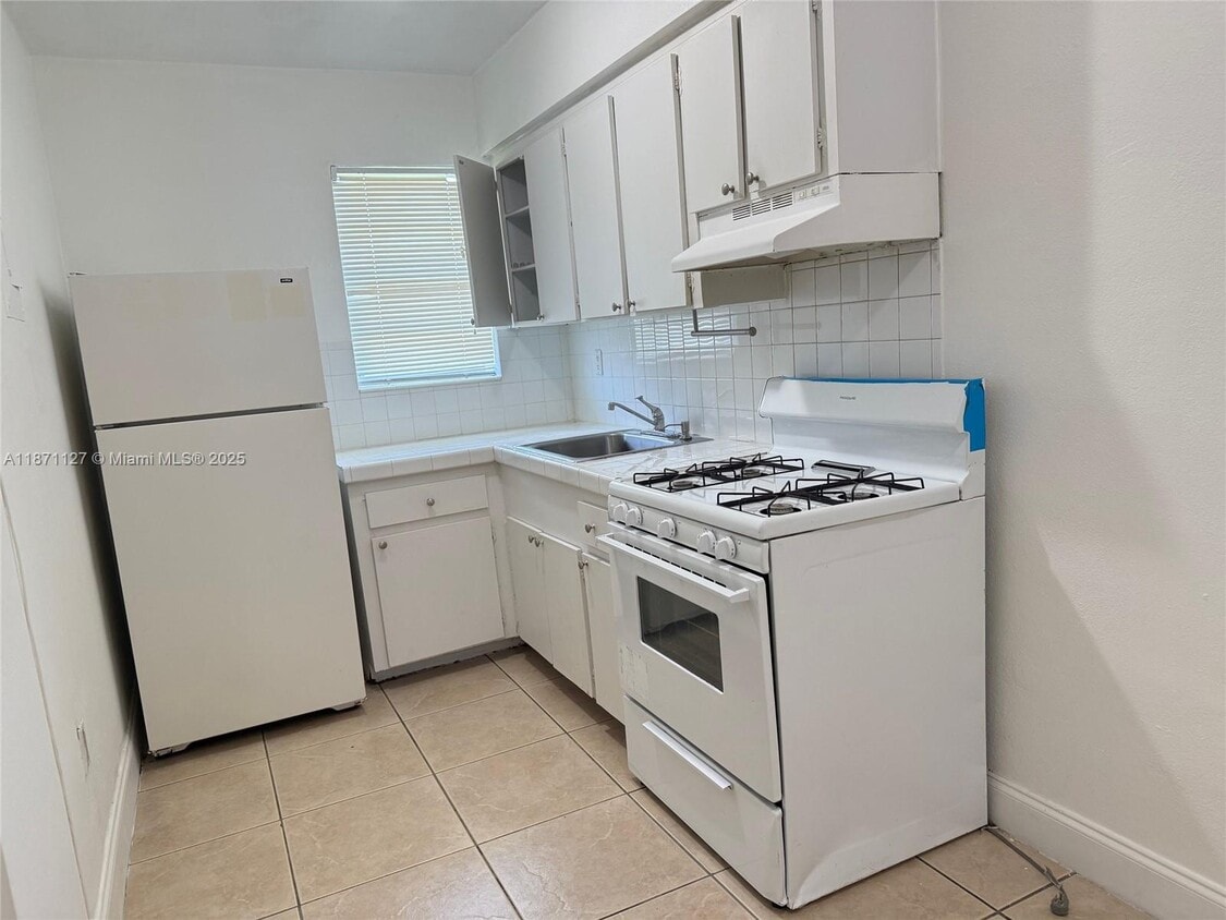 Primary Photo - 4300 SW 67th Ave