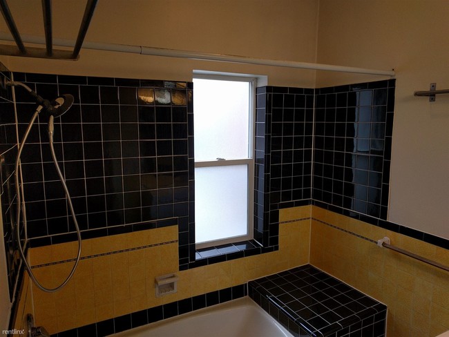 Building Photo - 480 E 300 S