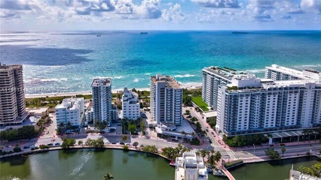 Foto del edificio - 2401 Collins Ave