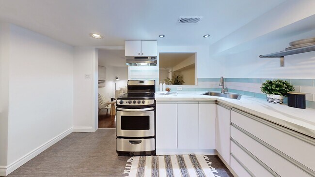 Building Photo - 33 Glebemount Av