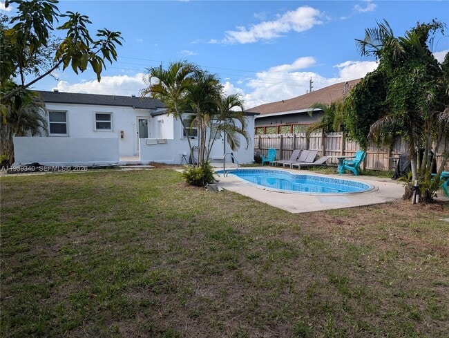 Building Photo - 311 SW 2nd Ave