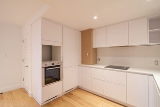 Building Photo - 6525 Cte-Saint-Luc