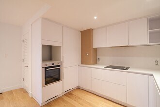 Building Photo - 6525 Cte-Saint-Luc