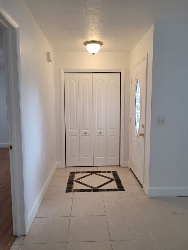 Foto del edificio - 10 Winding Ridge Rd