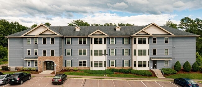 Foto del edificio - 1 Bedroom Apartment with lots of Natural L...