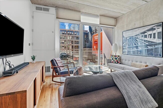 Foto del edificio - 630 N Franklin St