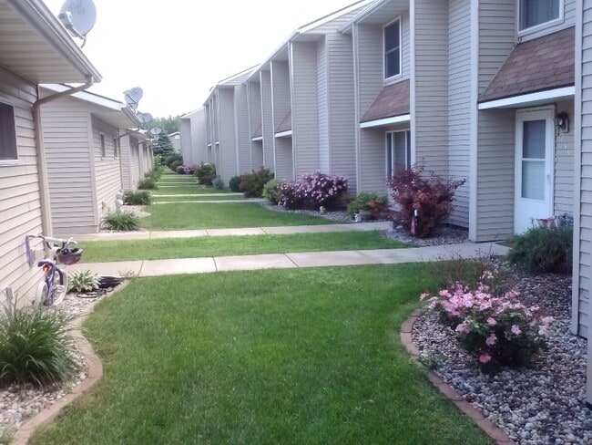 Building Photo - 601 Burton Ln