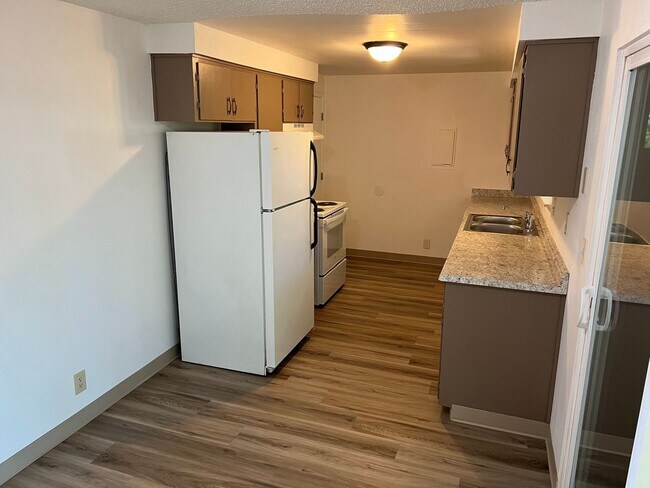 Foto del edificio - 2 Bedroom 1 Bathroom Duplex in Springfield