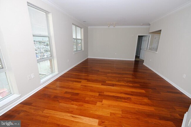 Building Photo - 23 Pierside Dr