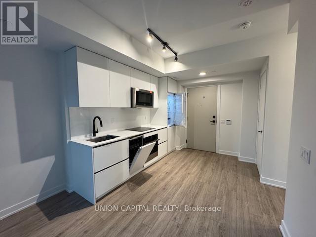 Photo du bâtiment - 327 King St W