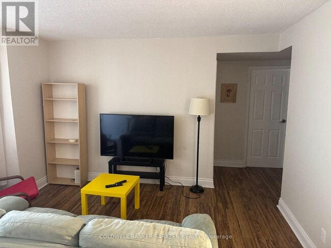 Photo du bâtiment - 900 Dynes Rd