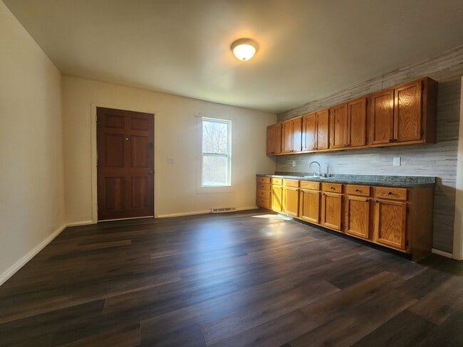 Photo - 1106 Rixon St Apartment