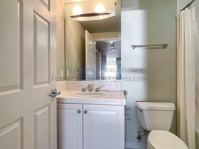 Building Photo - 1400 Pinnacle Ct