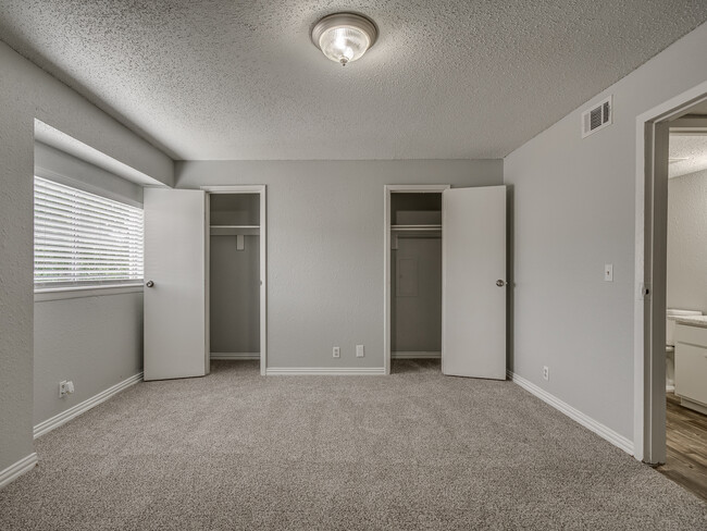 Shoreline Apartments - Bedroom - Shoreline Apartments