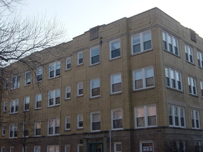 Building Photo - 4554 N Maplewood Ave