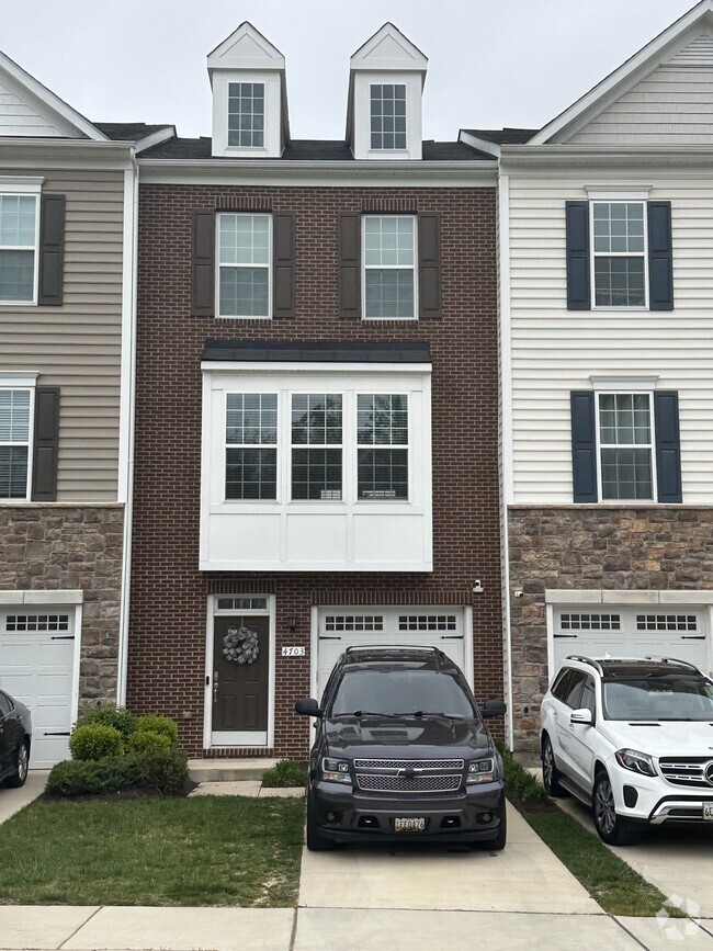 Parkside at Westphalia Townhomes Apartments for Rent with a Swimming
