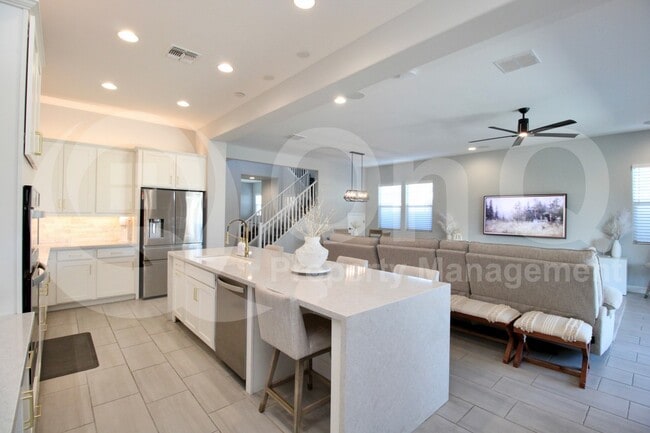 Building Photo - 2715 S Eastridge