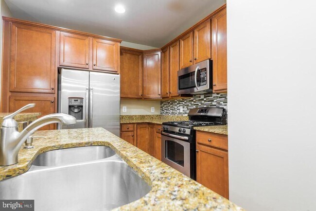 Building Photo - 43843 Kingston Station Terrace