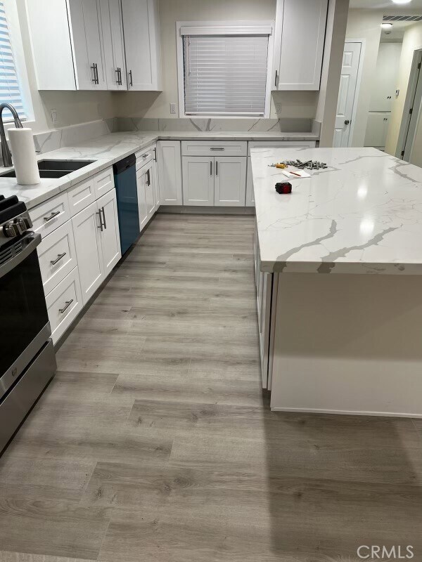 Foto del edificio - 9130 Balcom Ave