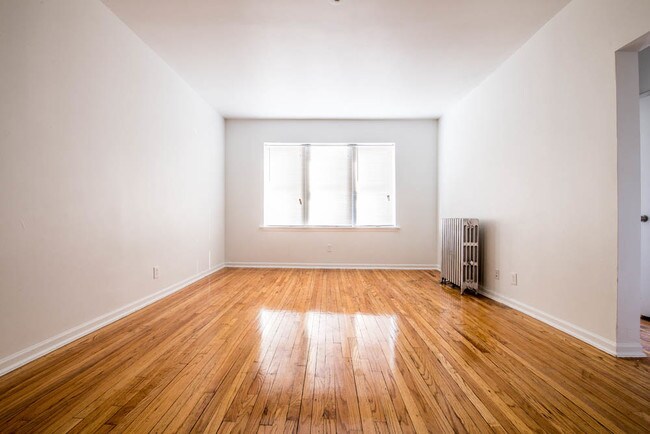 Foto del edificio - 418-24 S Laramie Ave