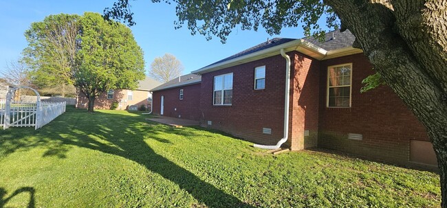 Foto del edificio - For Lease Gallatin TN One Level Home off 109