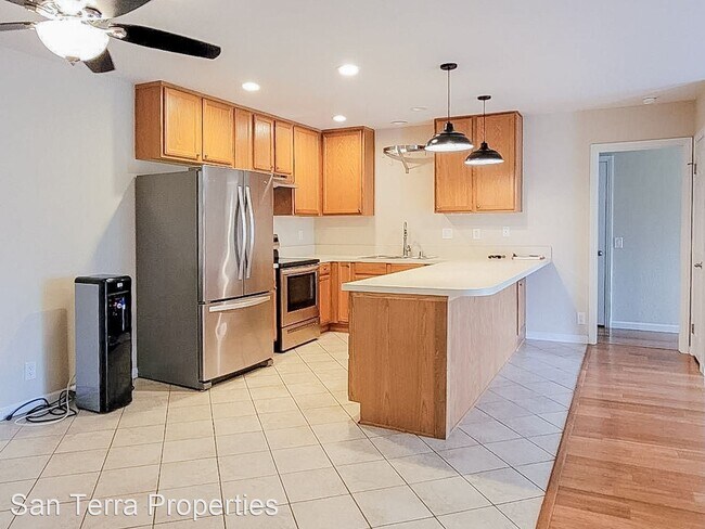 Building Photo - 2 br, 2 bath House - 433 Autumn Dr. #22