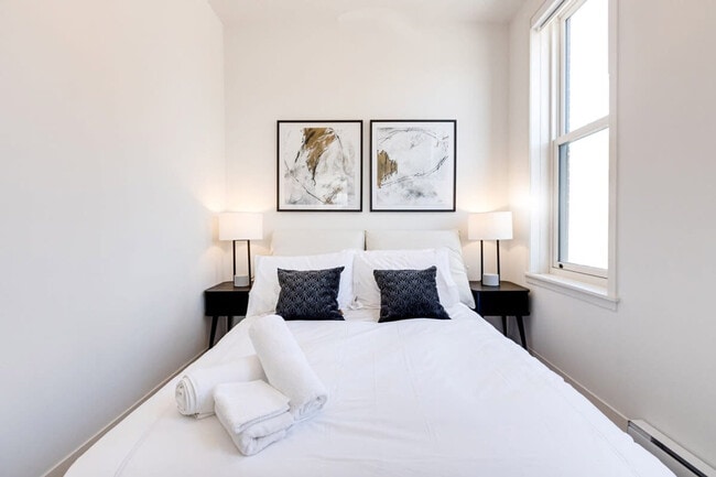 Building Photo - 405 Avenue du Mont-Royal O
