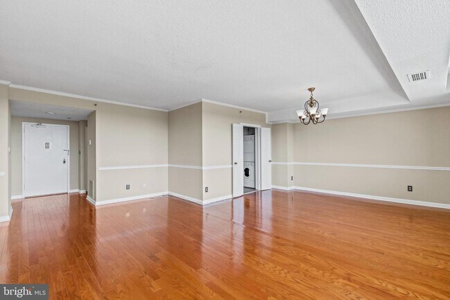 Foto del edificio - 3709 S George Mason Dr
