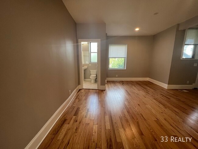 Building Photo - 938 Pleasant St