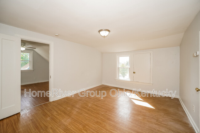 Foto del edificio - 15711 Grovewood Ave