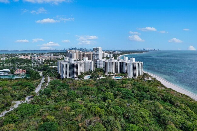 Foto del edificio - 1121 Crandon Blvd