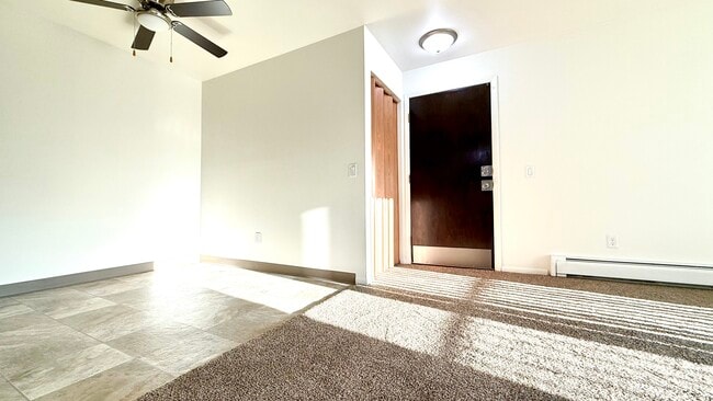 Foto del edificio - Elkhorn Village Apartments | 1 & 2 Bedroom Apartments in Elkhorn, WI – Heat Included