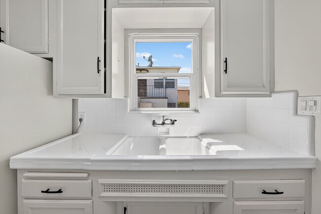 Building Photo - 3628 Highland Ave
