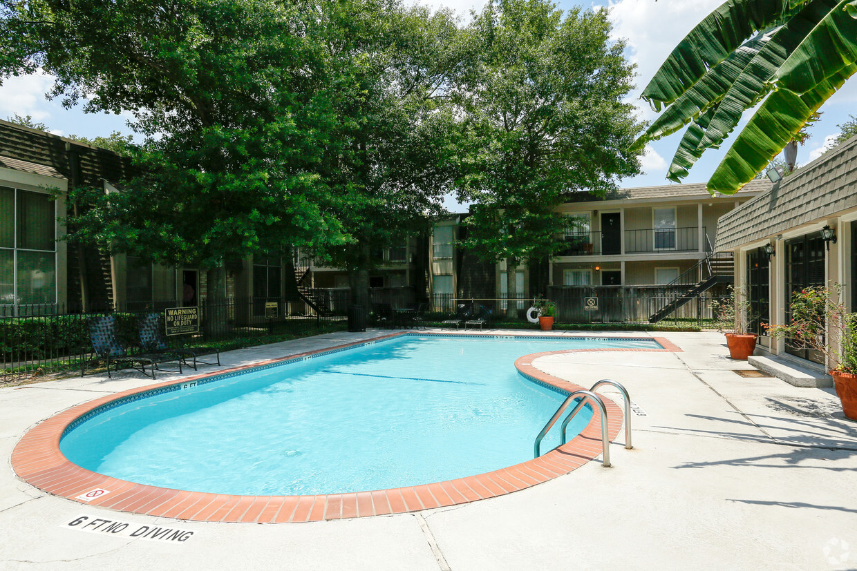 The Crest Apartments - 2300 Wilcrest Dr Houston, TX - Apartments for ...