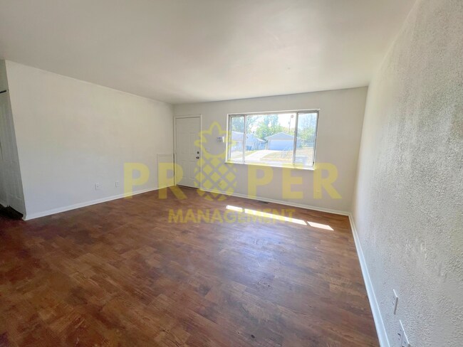 Foto del edificio - 3 bedrooms 1 bathroom house