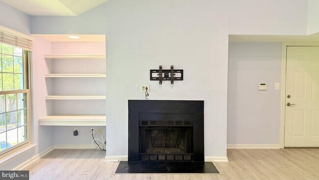 Building Photo - 3901 Penderview Dr