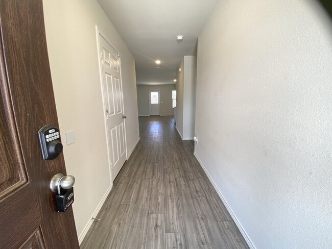 Foto del edificio - Immaculate 4-bedroom, 3-bathroom single fa...