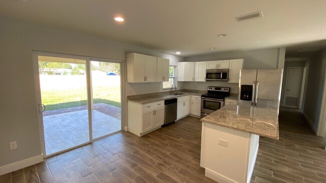 Building Photo - Desoto Lakes 4Bed/2bath Home with Fenced Yard