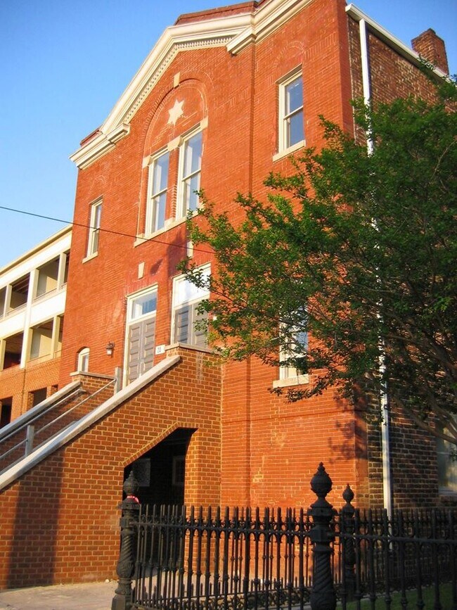 Building Photo - 209 N 19th St