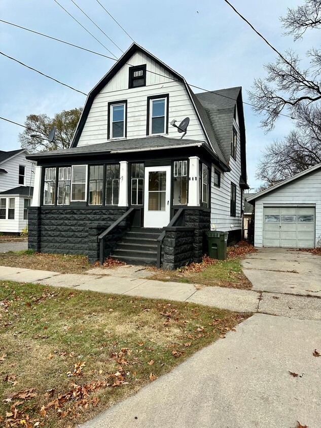 Foto principal - Three Bedroom Home in Muskegon